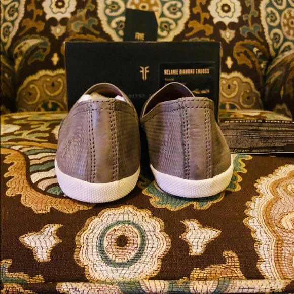 Frye Melanie Diamond Emboss Slip-Ons BNIB - Picture 6 of 8